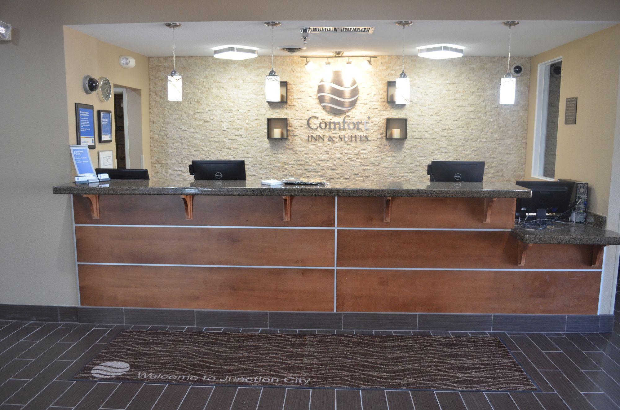 Comfort Inn & Suites Junction City - Near Fort Riley Extérieur photo