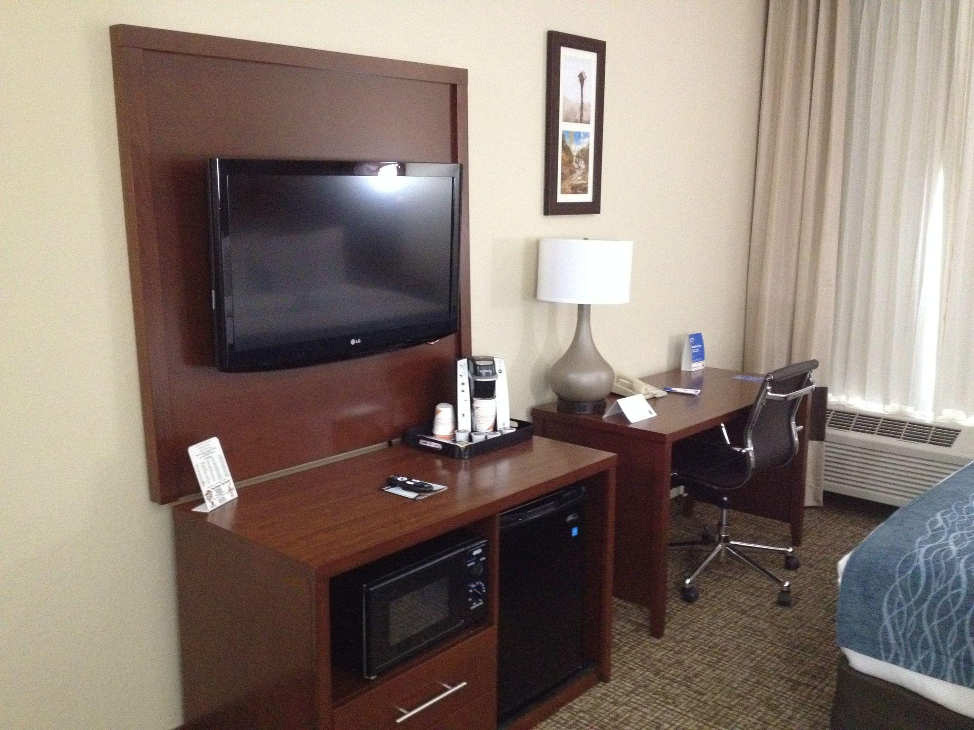 Comfort Inn & Suites Junction City - Near Fort Riley Extérieur photo
