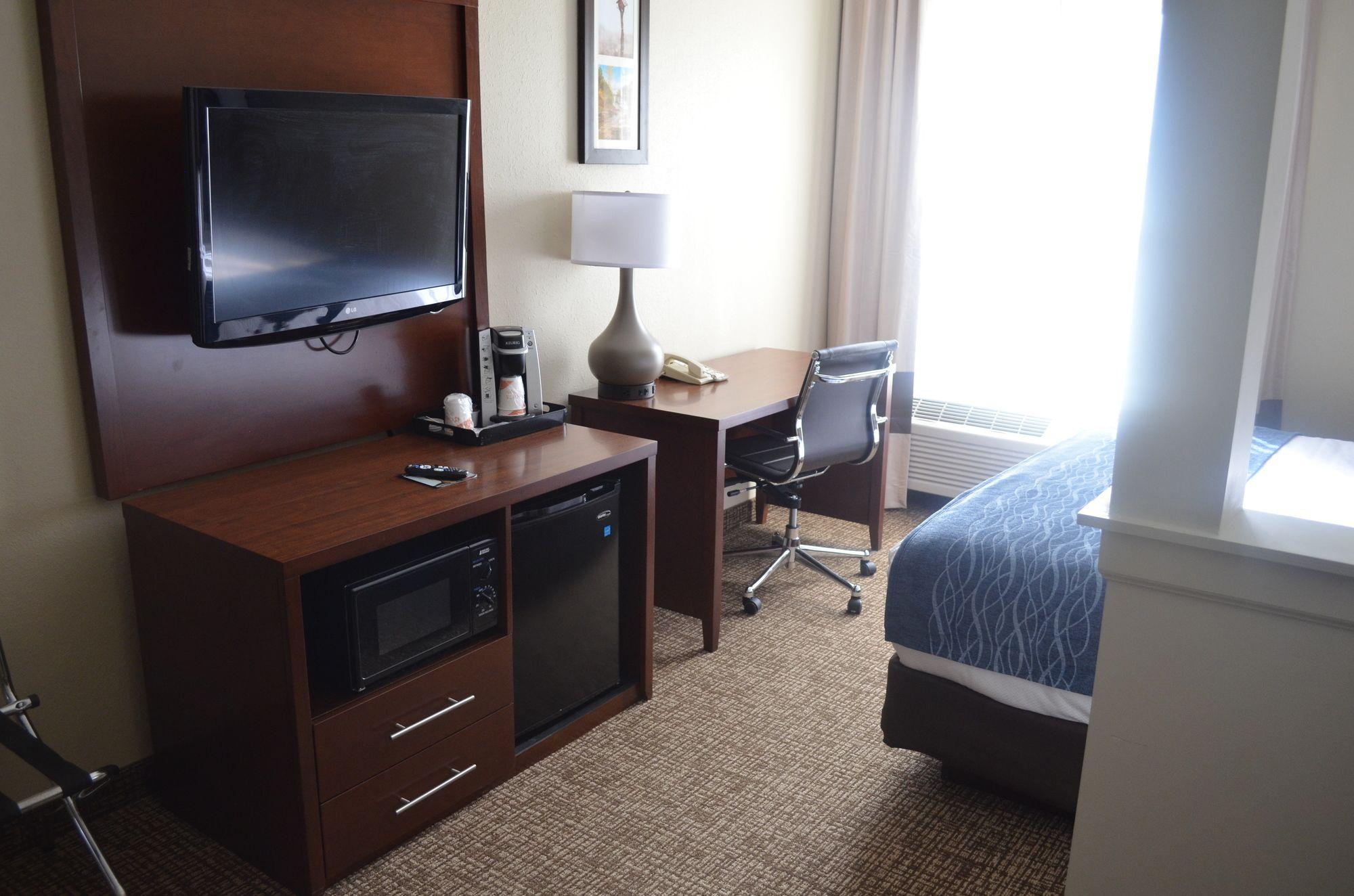 Comfort Inn & Suites Junction City - Near Fort Riley Extérieur photo