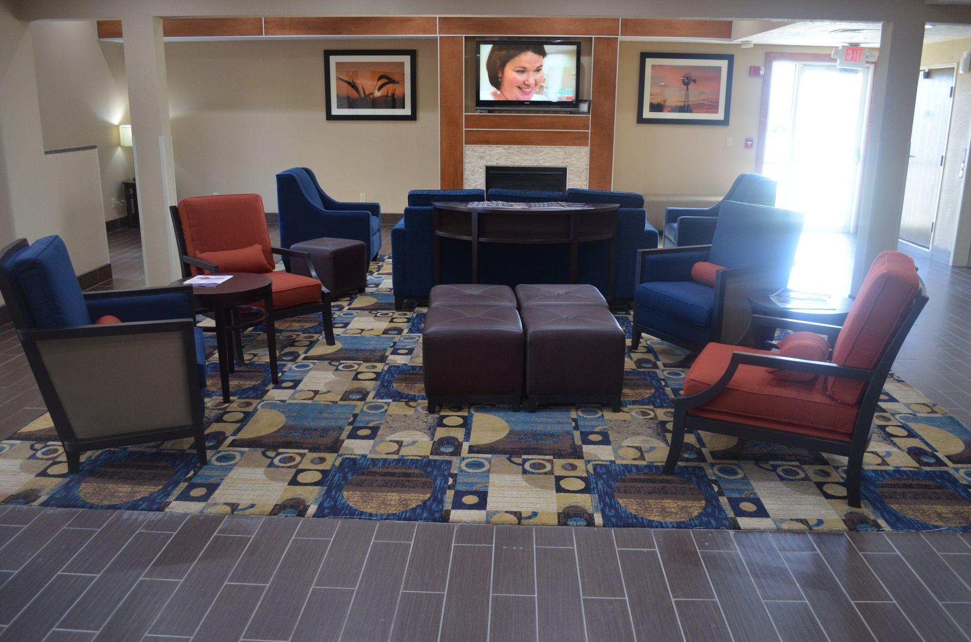 Comfort Inn & Suites Junction City - Near Fort Riley Extérieur photo