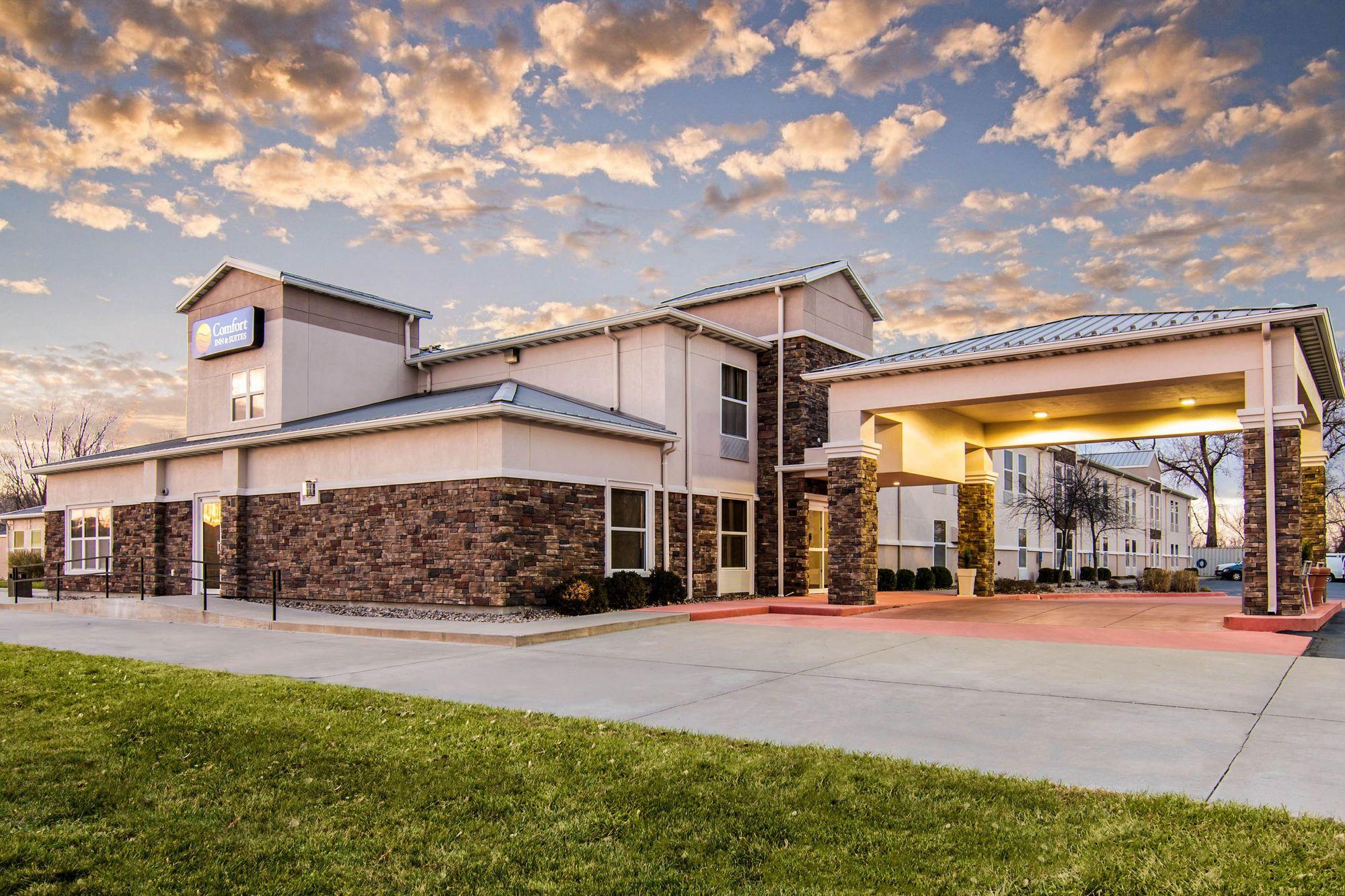 Comfort Inn & Suites Junction City - Near Fort Riley Extérieur photo