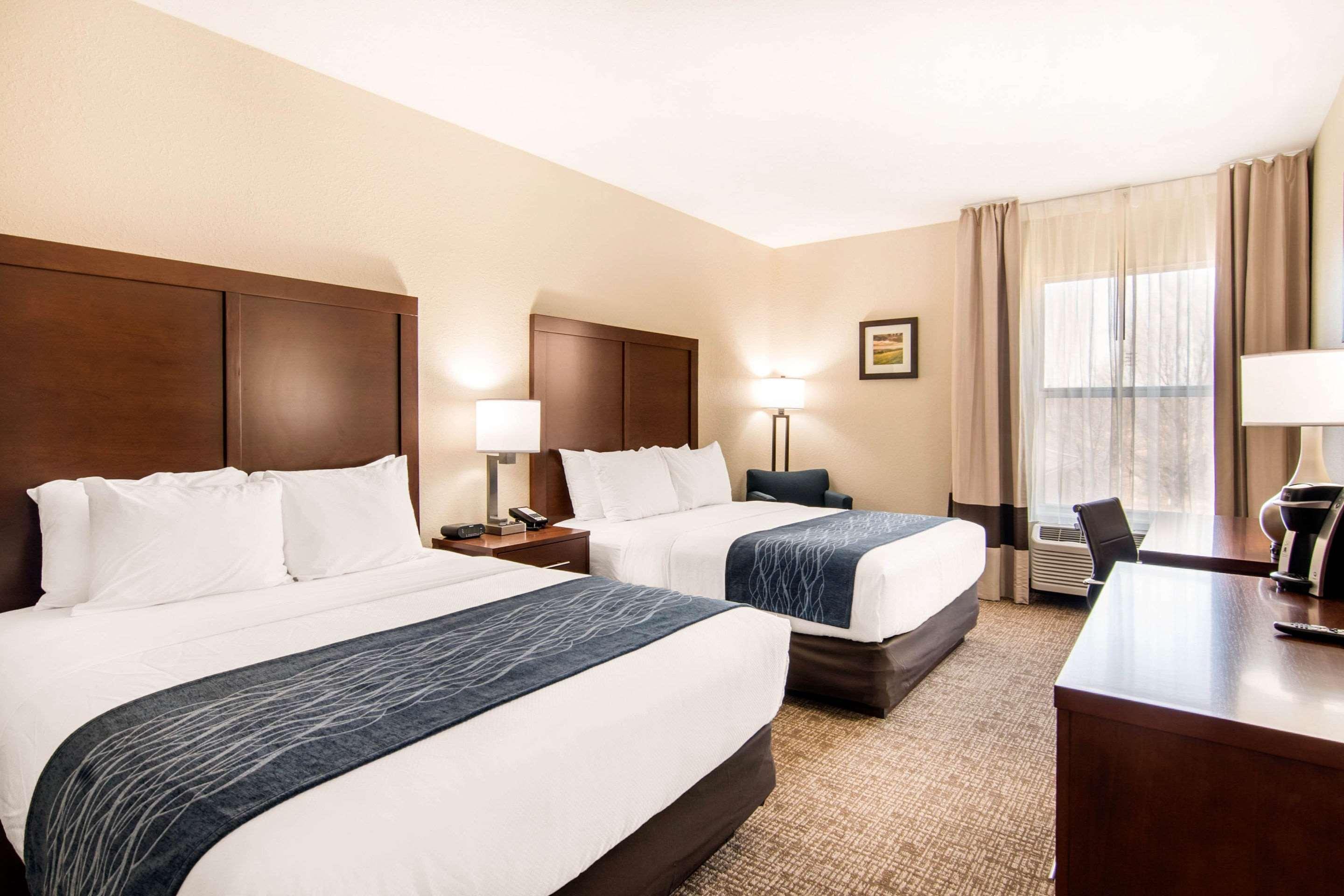 Comfort Inn & Suites Junction City - Near Fort Riley Extérieur photo