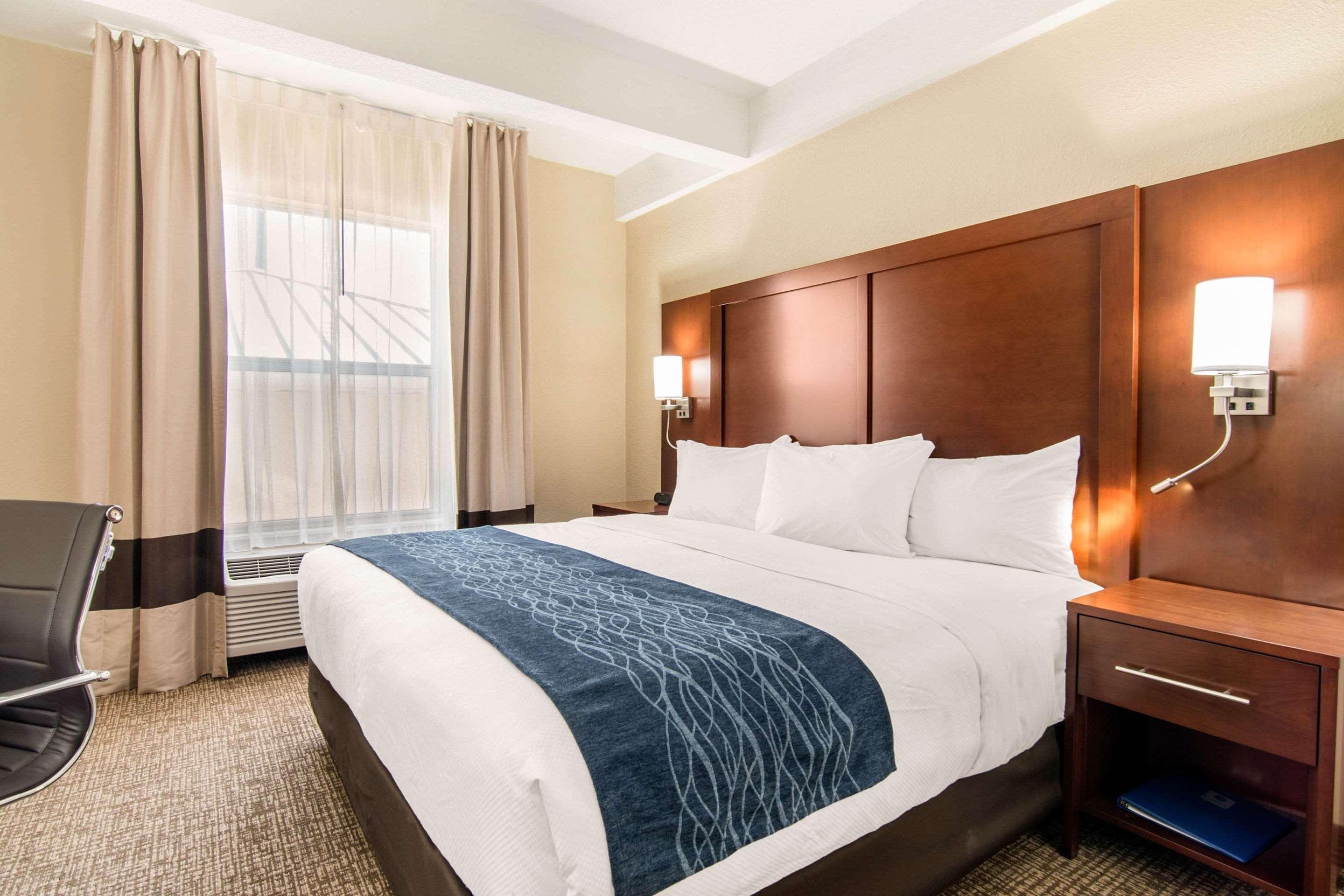 Comfort Inn & Suites Junction City - Near Fort Riley Extérieur photo