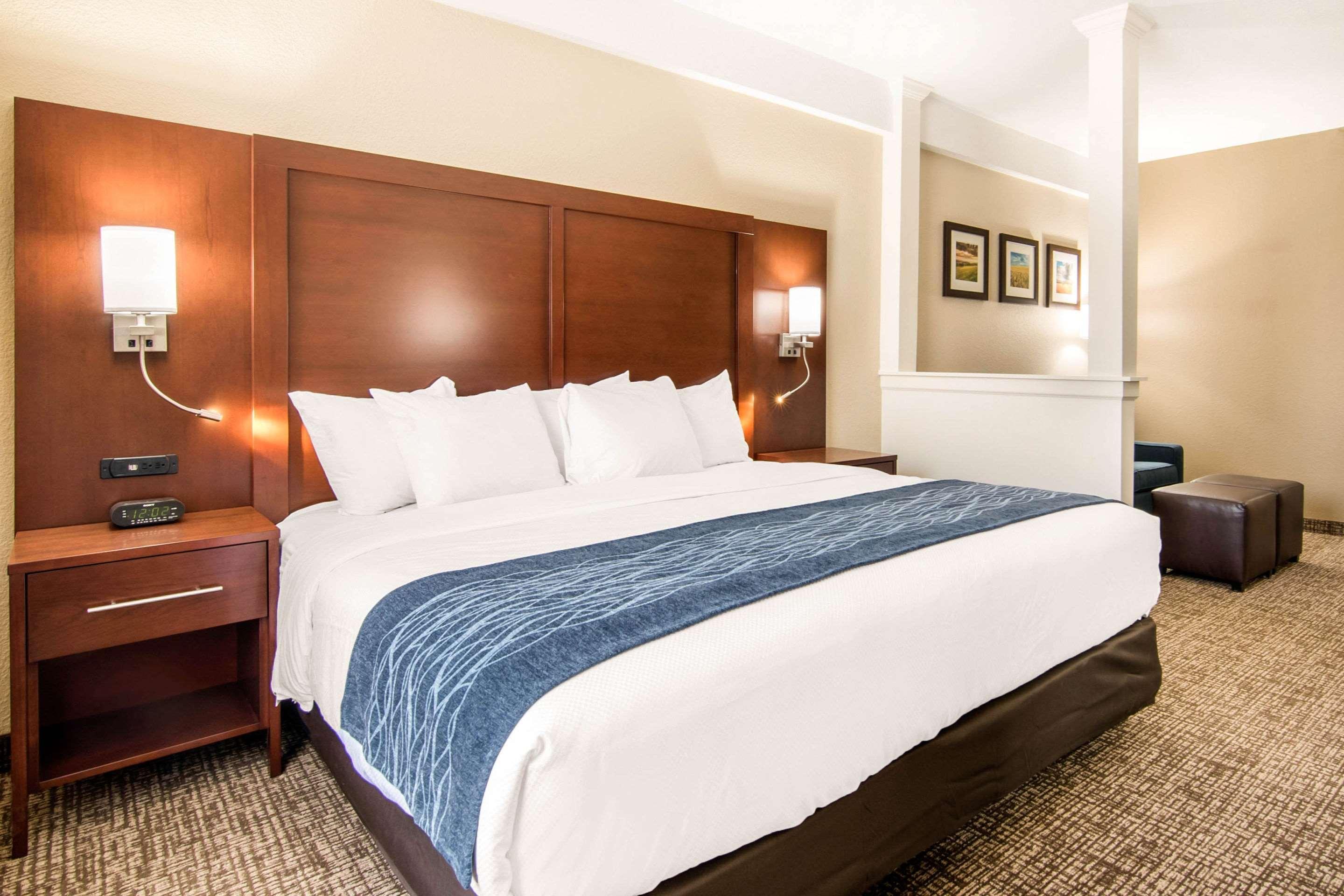 Comfort Inn & Suites Junction City - Near Fort Riley Extérieur photo
