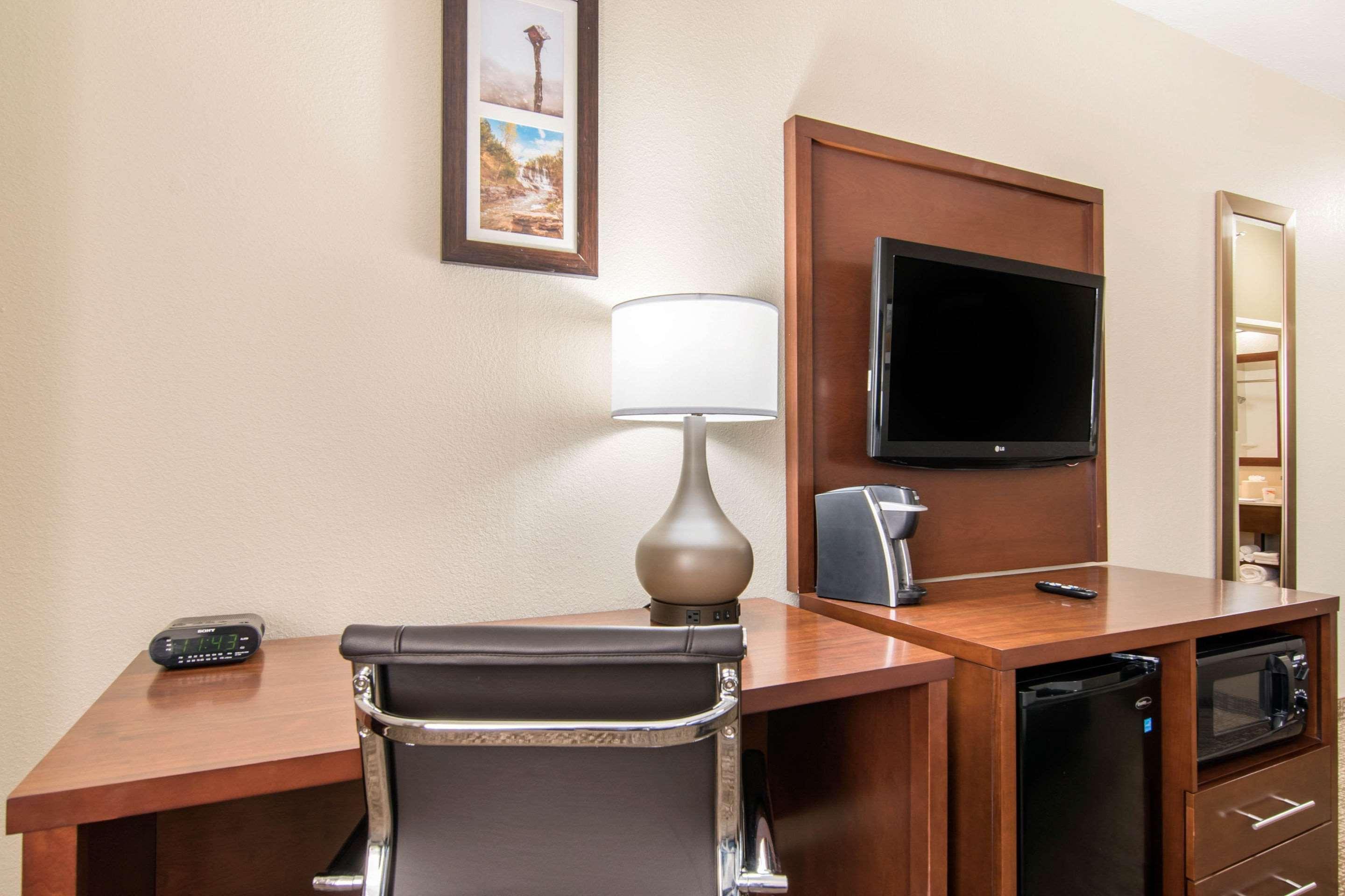 Comfort Inn & Suites Junction City - Near Fort Riley Extérieur photo