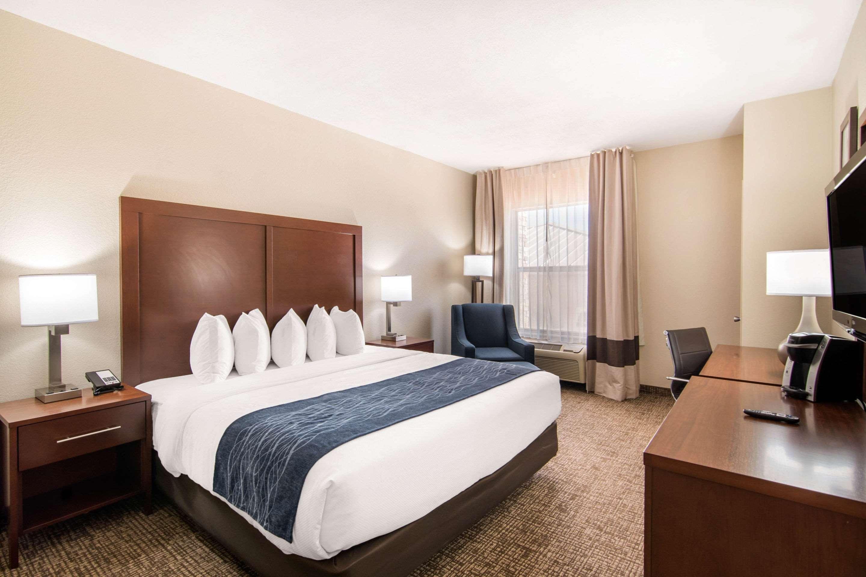 Comfort Inn & Suites Junction City - Near Fort Riley Extérieur photo