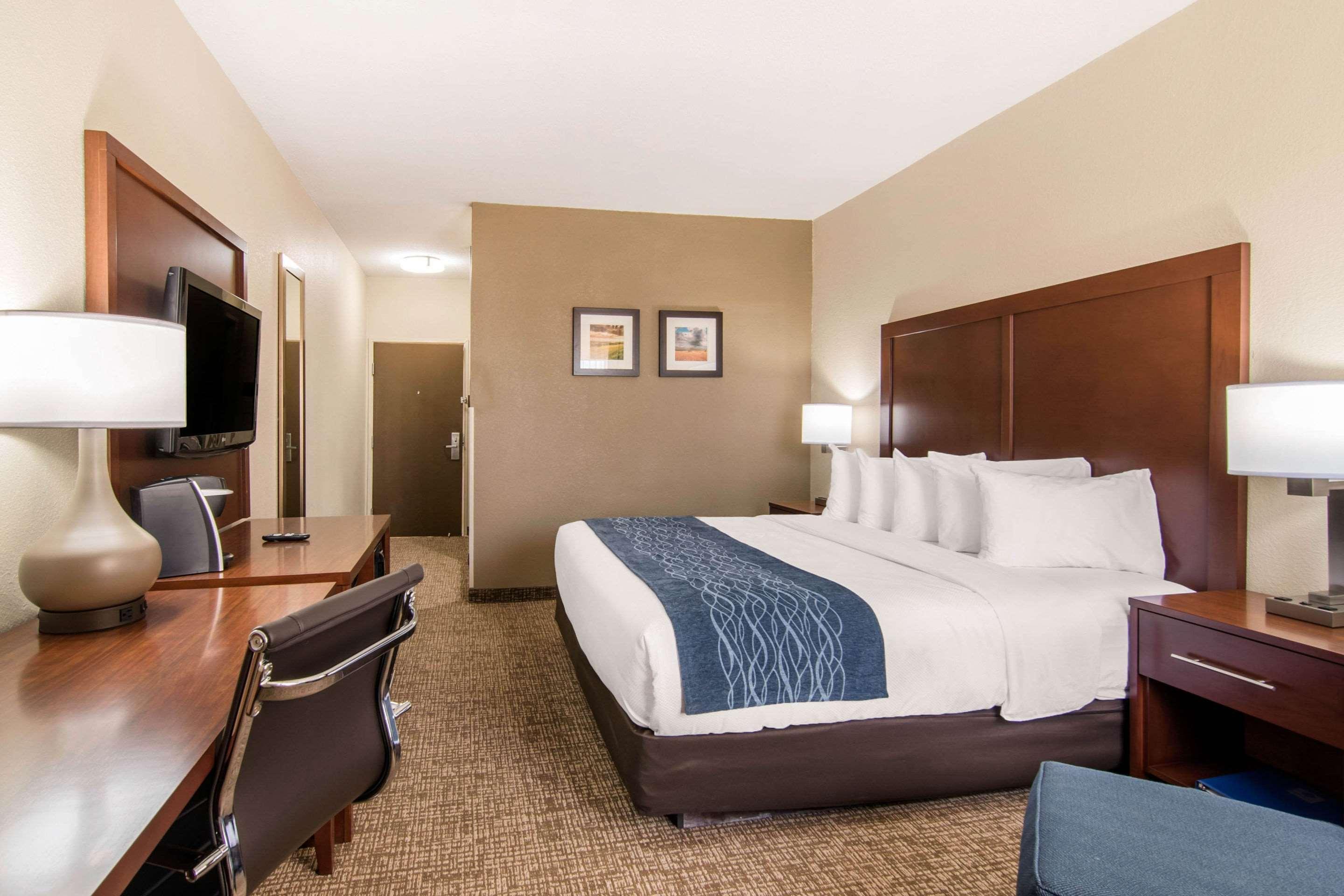 Comfort Inn & Suites Junction City - Near Fort Riley Extérieur photo