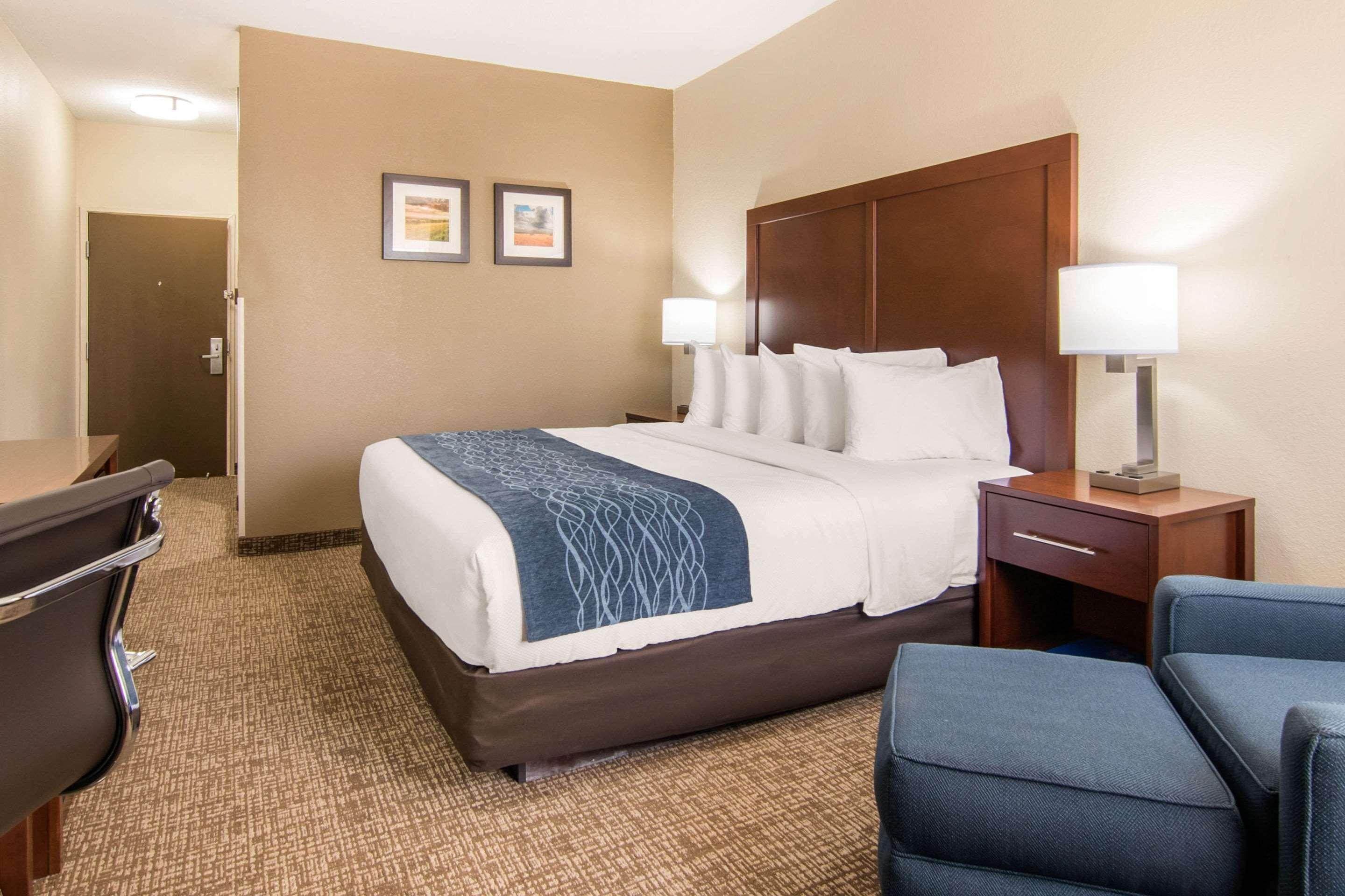 Comfort Inn & Suites Junction City - Near Fort Riley Extérieur photo