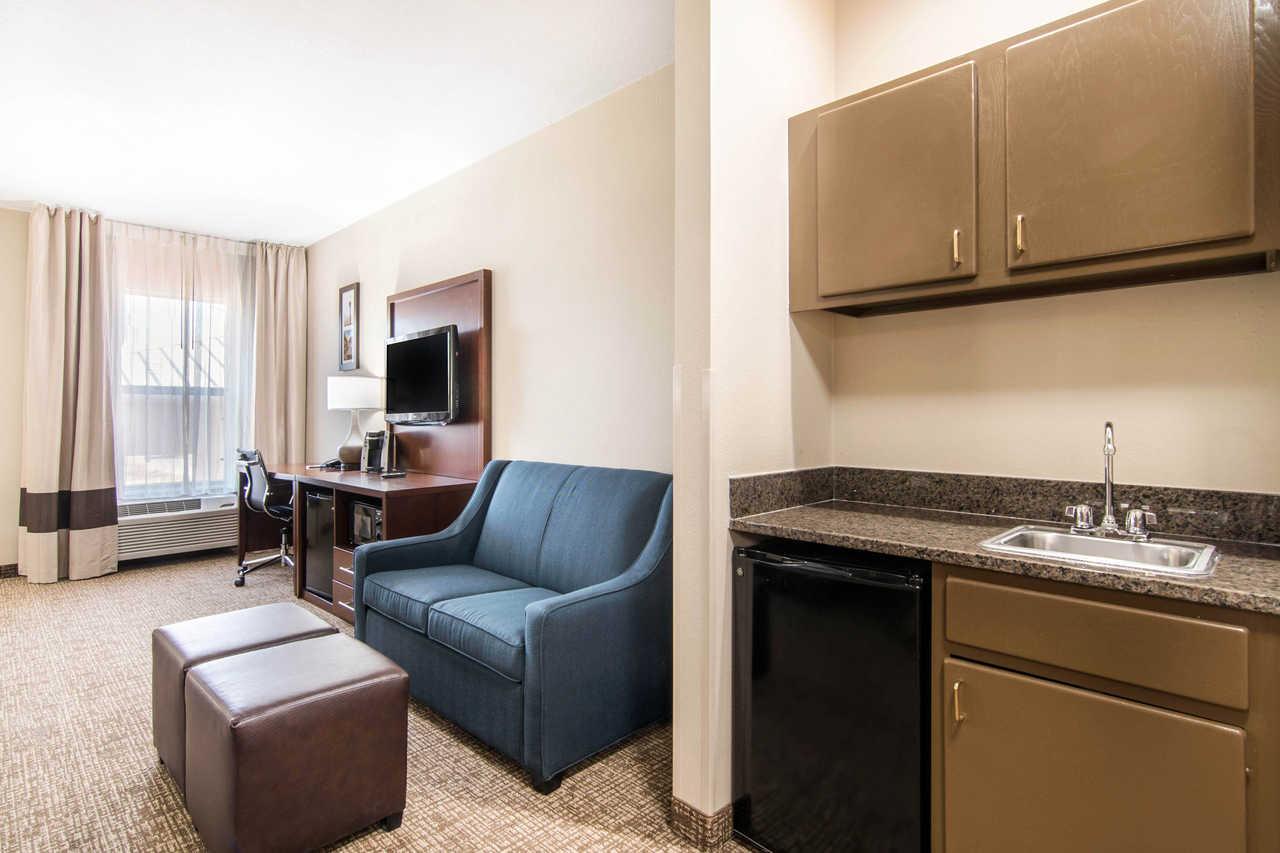 Comfort Inn & Suites Junction City - Near Fort Riley Extérieur photo
