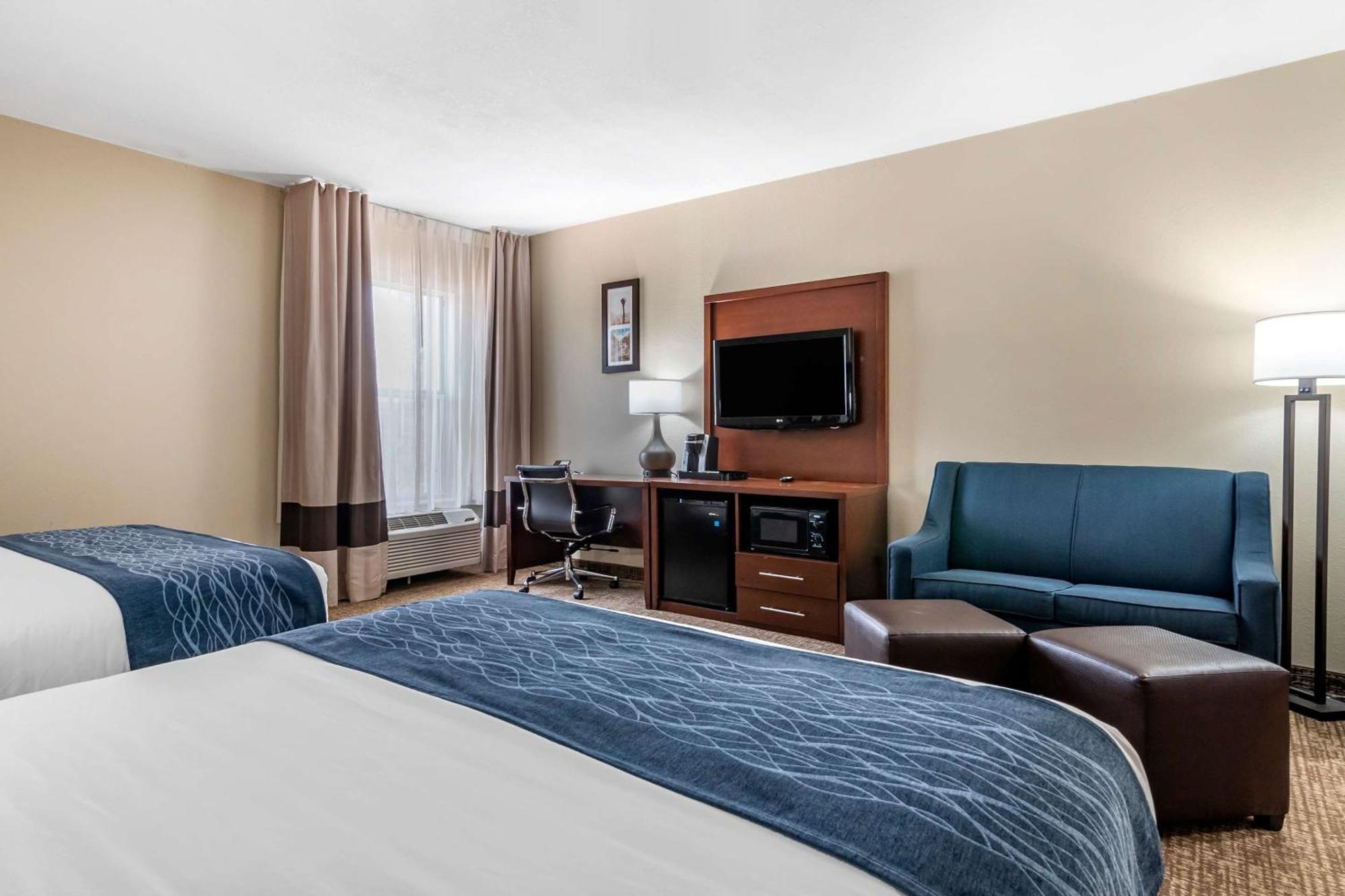 Comfort Inn & Suites Junction City - Near Fort Riley Extérieur photo