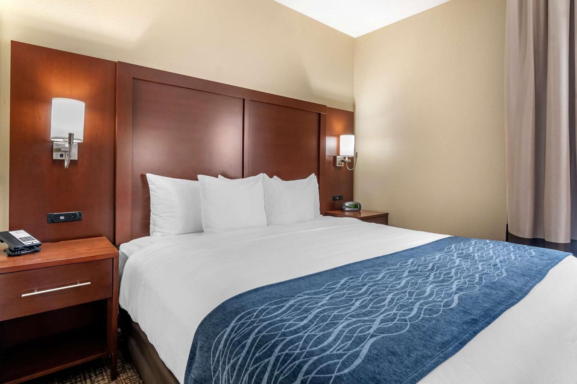 Comfort Inn & Suites Junction City - Near Fort Riley Extérieur photo