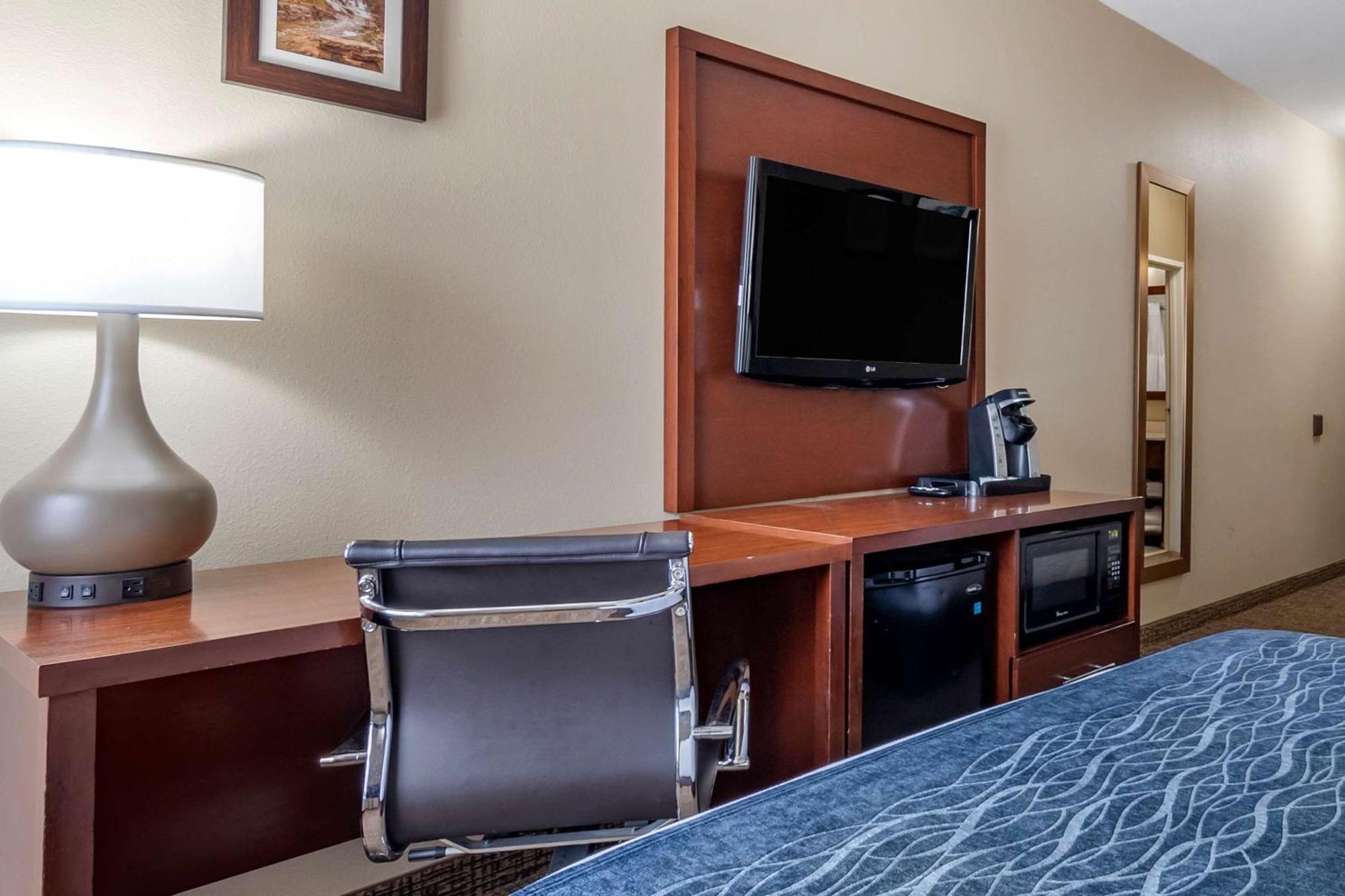 Comfort Inn & Suites Junction City - Near Fort Riley Extérieur photo