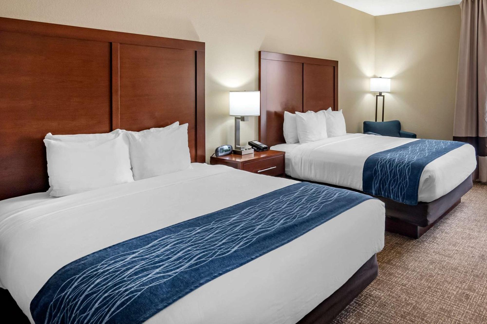 Comfort Inn & Suites Junction City - Near Fort Riley Extérieur photo