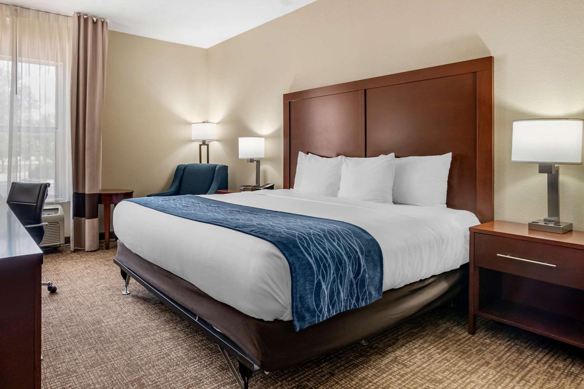 Comfort Inn & Suites Junction City - Near Fort Riley Extérieur photo