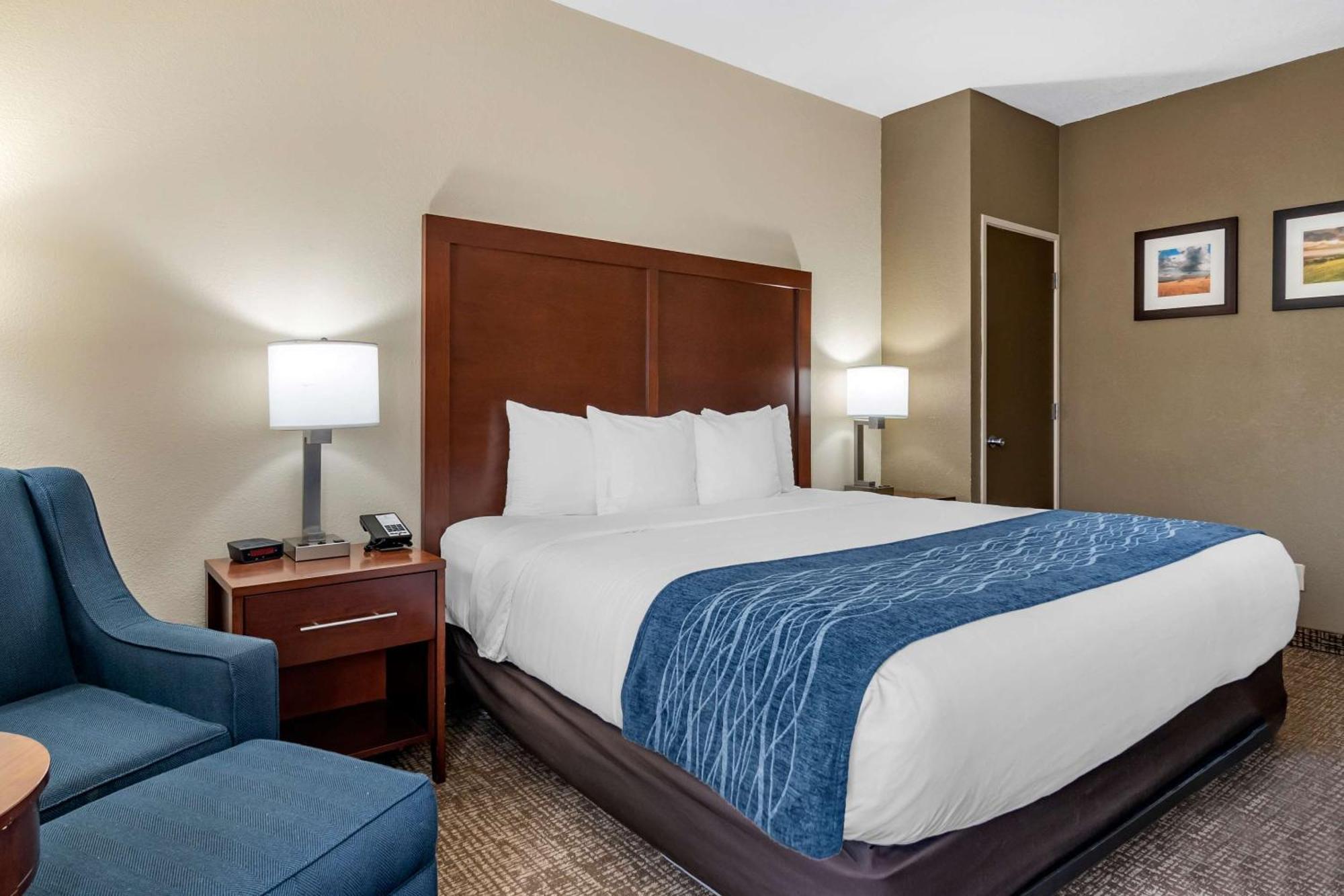 Comfort Inn & Suites Junction City - Near Fort Riley Extérieur photo