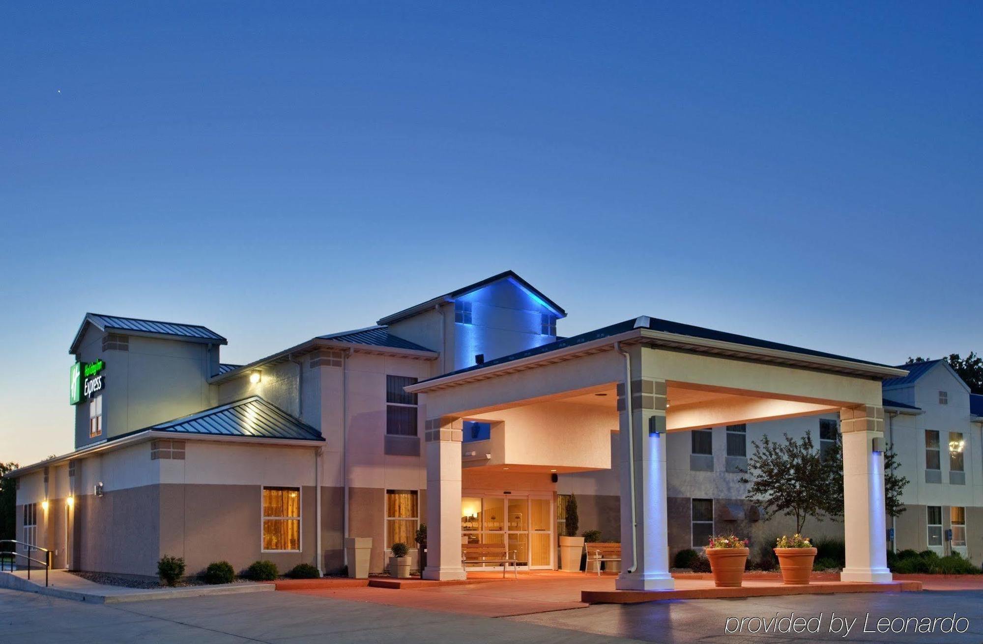 Comfort Inn & Suites Junction City - Near Fort Riley Extérieur photo